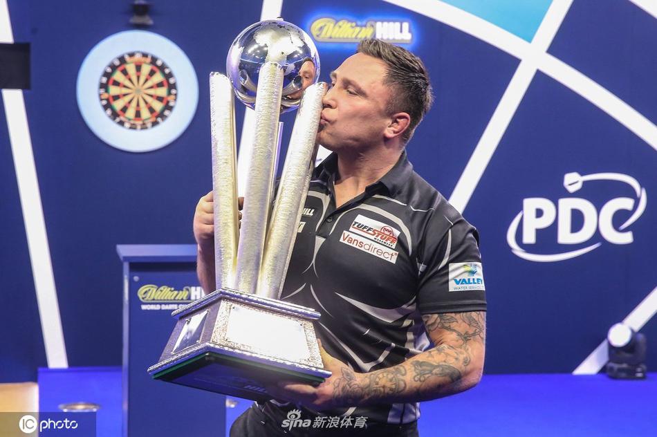 20/21飞镖世锦赛决赛:格尔文-普莱斯夺冠