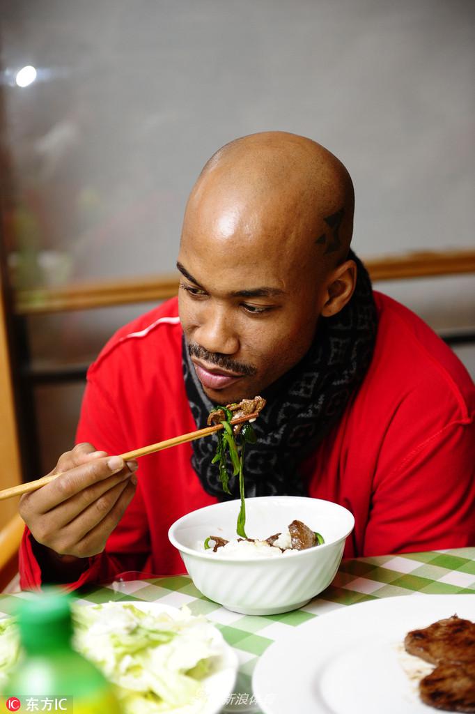 D&G跟着体坛明星学学用筷子吧