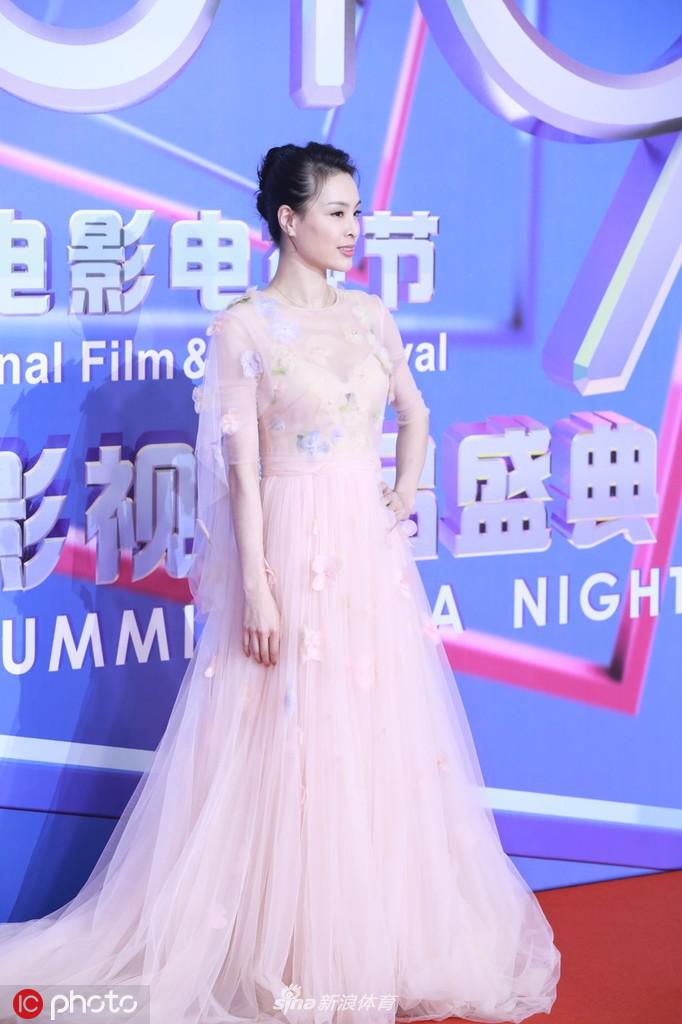 吴敏霞出席上海电视节活动