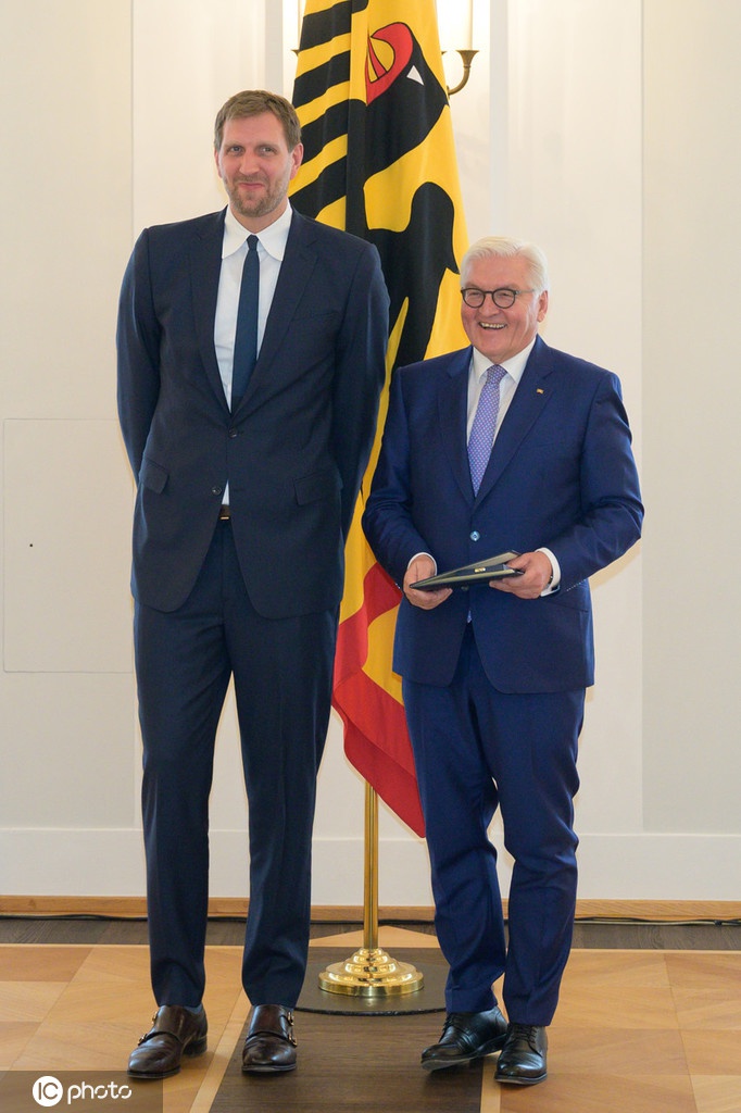 诺维茨基获颁德国联邦十字勋章