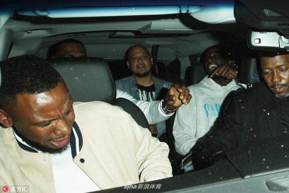 詹姆斯见证洛杉矶的凌晨4点！还是跟刚在总决赛虐过他的人