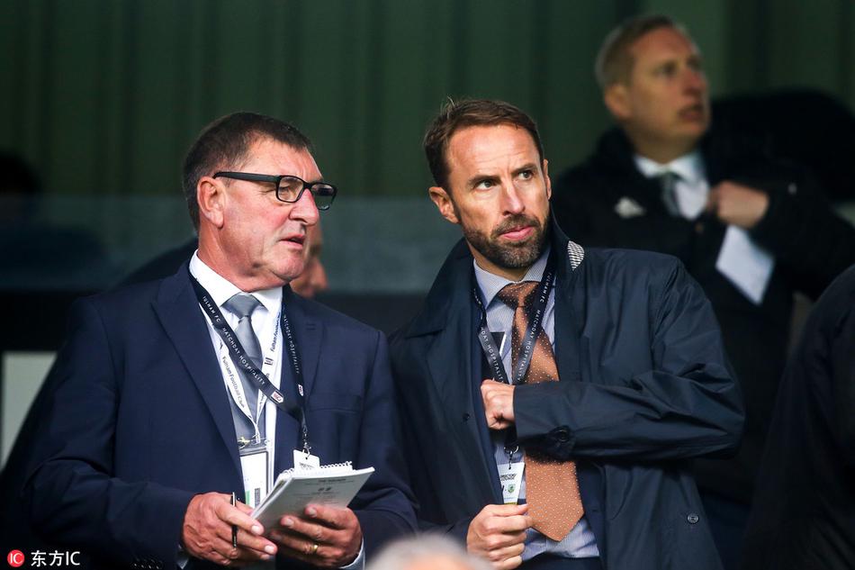 索思盖特现身观战英超比赛