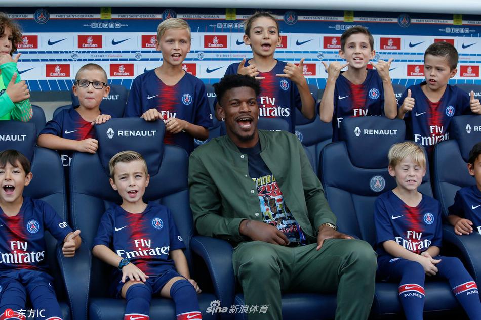 吉米巴特勒观战大巴黎法甲比赛