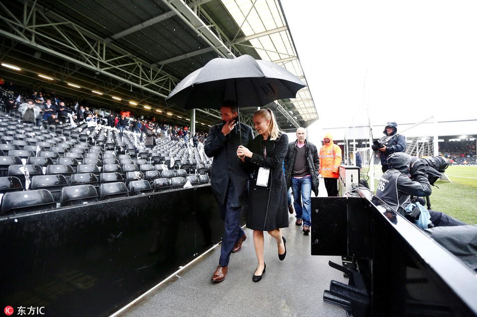 索思盖特现身观战英超比赛