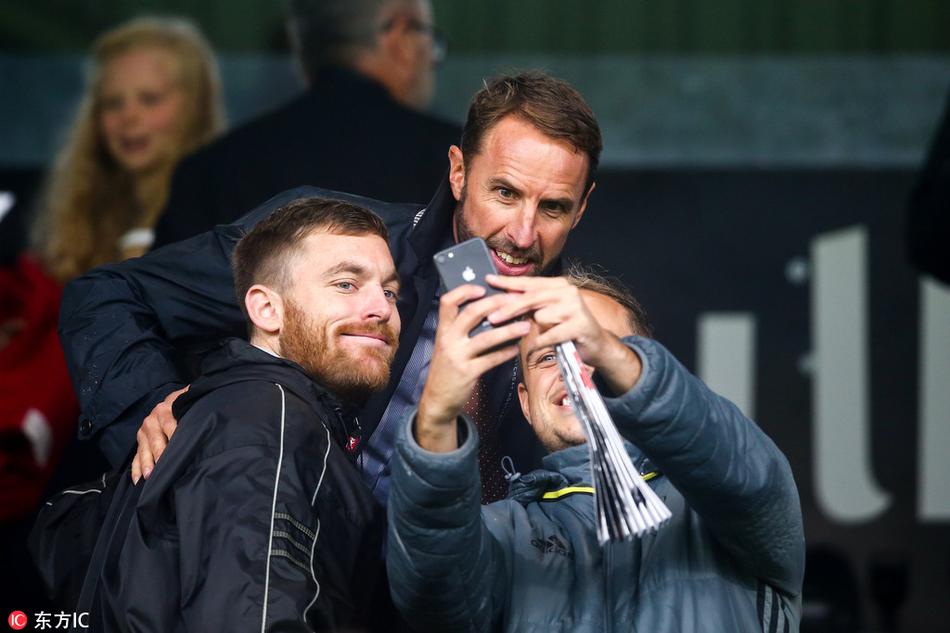 索思盖特现身观战英超比赛