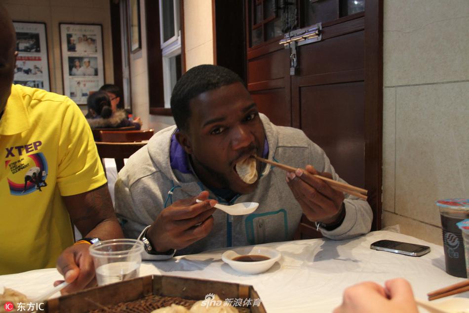 D&G跟着体坛明星学学用筷子吧