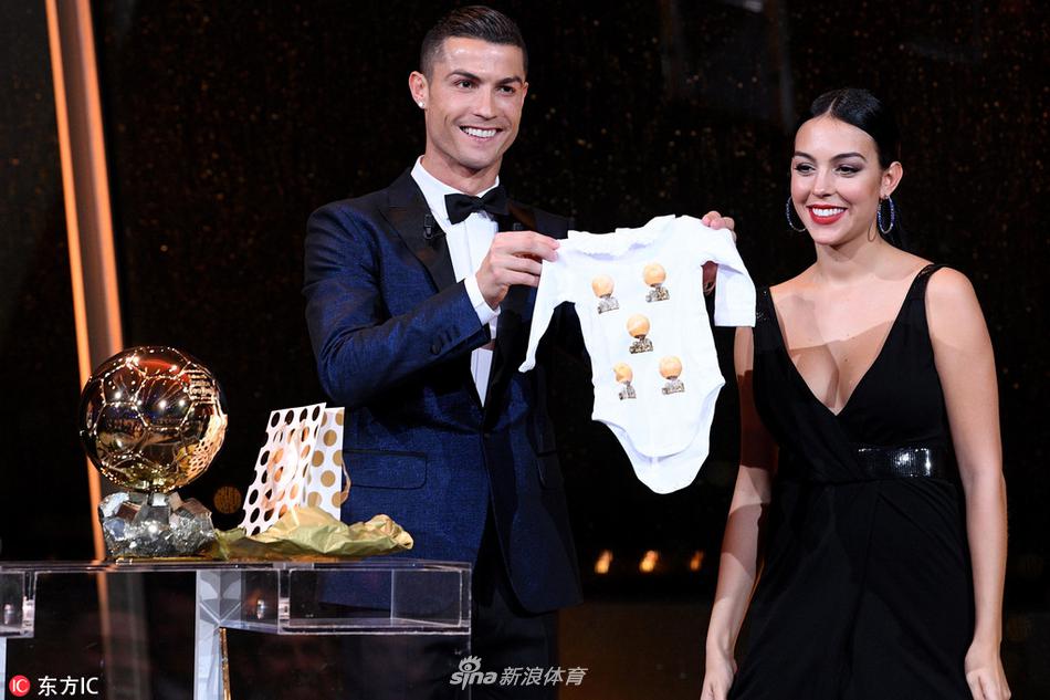 回顾绝代双骄领取金球奖瞬间