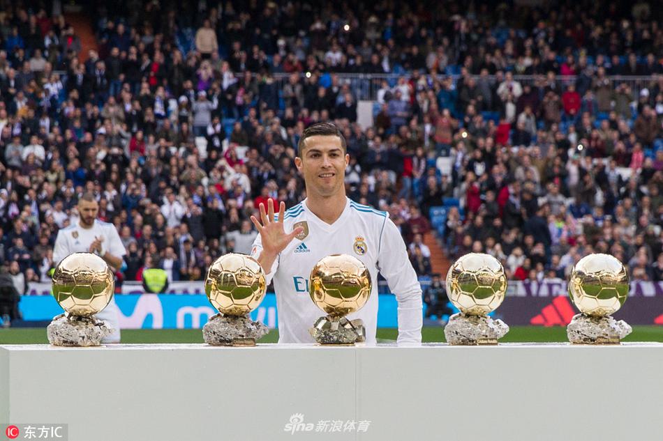 回顾绝代双骄领取金球奖瞬间