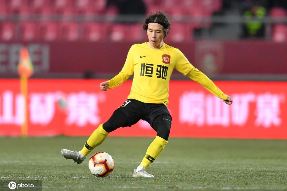 [盘点]淡黄的球衣蓬松的头发 这些中超球星演绎最火歌词