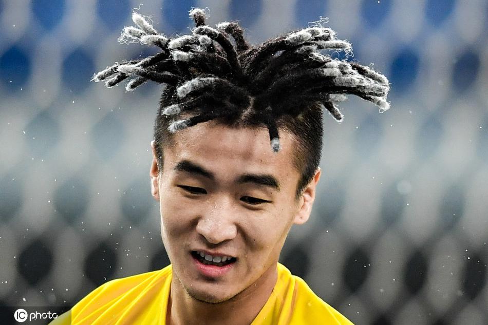 [盘点]淡黄的球衣蓬松的头发 这些中超球星演绎最火歌词