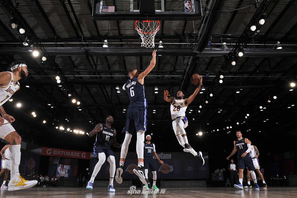 [NBA热身赛]独行侠108-104湖人