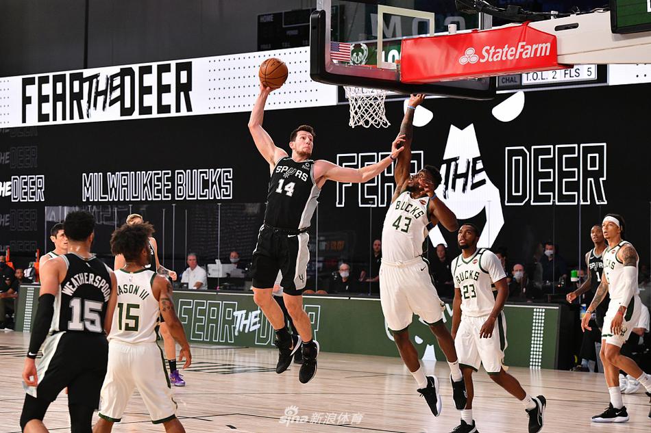 [NBA热身赛]马刺92-113雄鹿