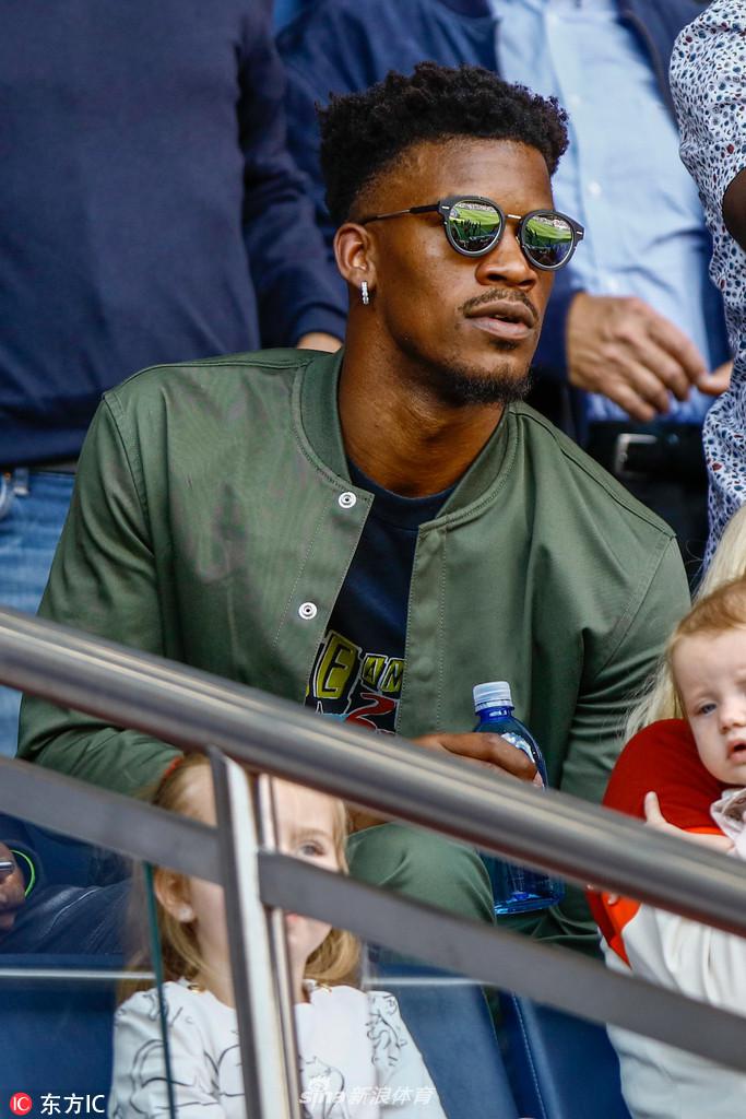 吉米巴特勒观战大巴黎法甲比赛