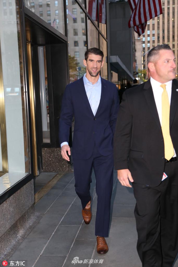 菲尔普斯西装革履帅气录制节目