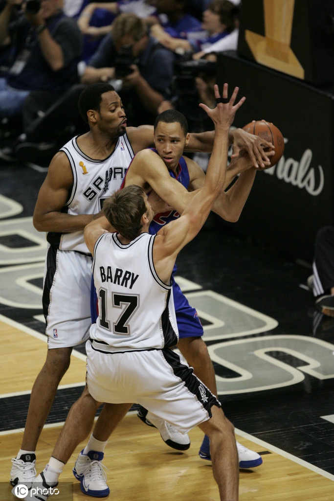 NBA总决赛回顾之2005年 马刺抢七大战力克活塞夺冠