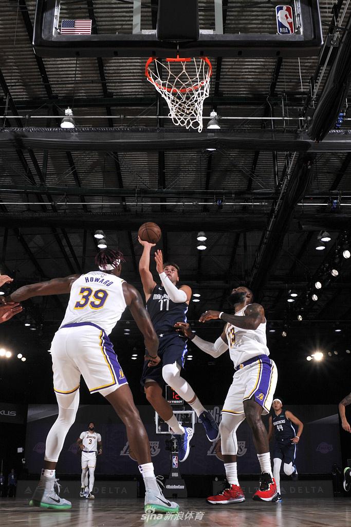 [NBA热身赛]独行侠108-104湖人