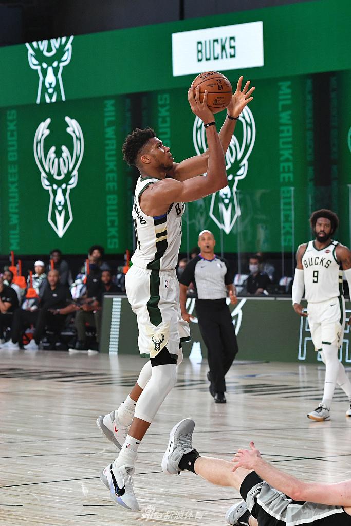 [NBA热身赛]马刺92-113雄鹿