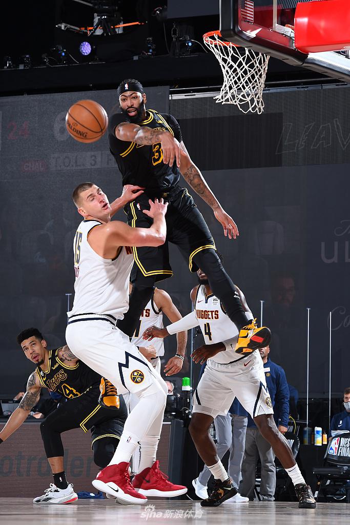 [NBA西部决赛]湖人以105-103险胜掘金 浓眉压哨三分绝杀詹皇26分