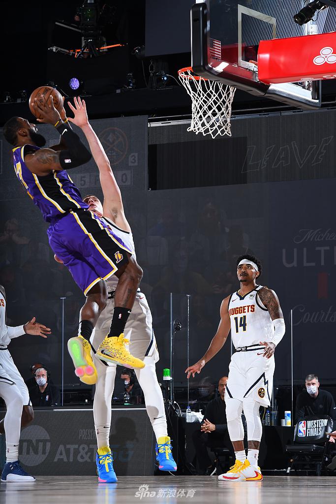 [NBA西部决赛G5]湖人117-107掘金 浓眉27分詹皇38分三双