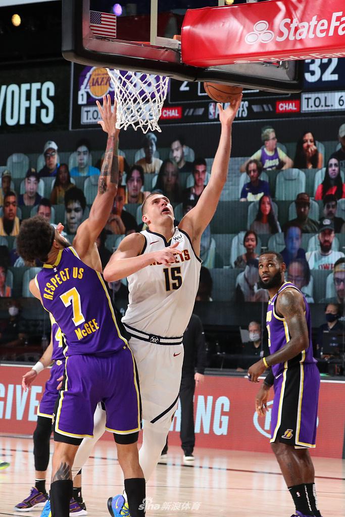 [NBA西部决赛G5]湖人117-107掘金 浓眉27分詹皇38分三双