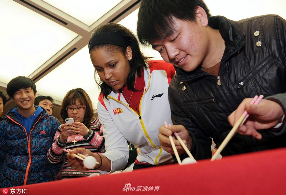 D&G跟着体坛明星学学用筷子吧