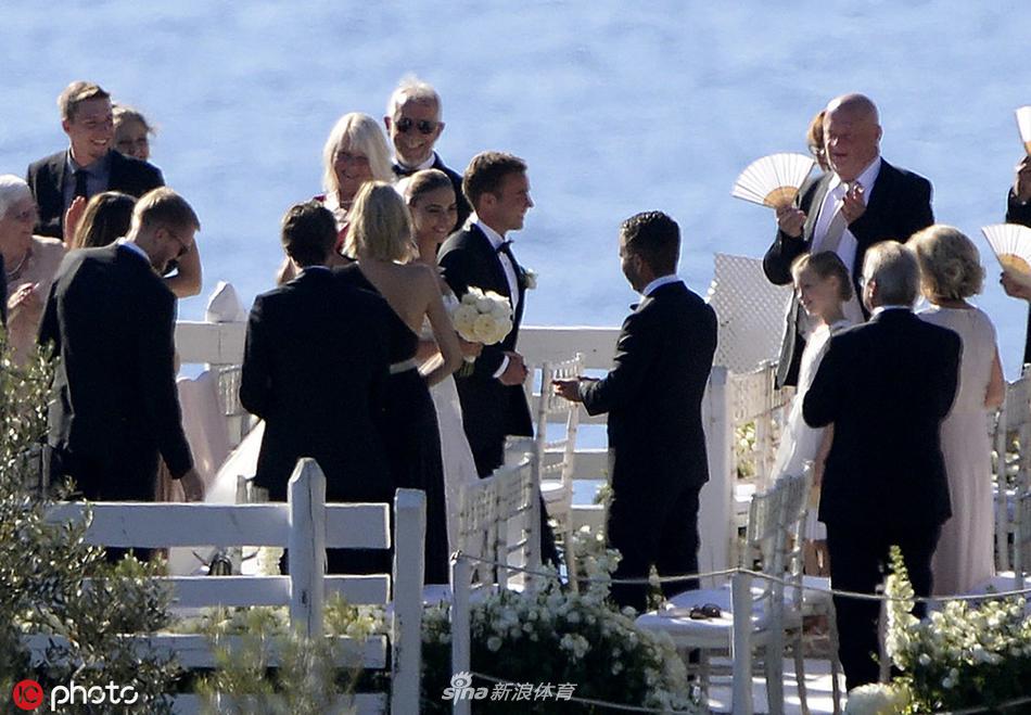 格策与女友凯瑟琳举行婚礼_高清图集_新浪网