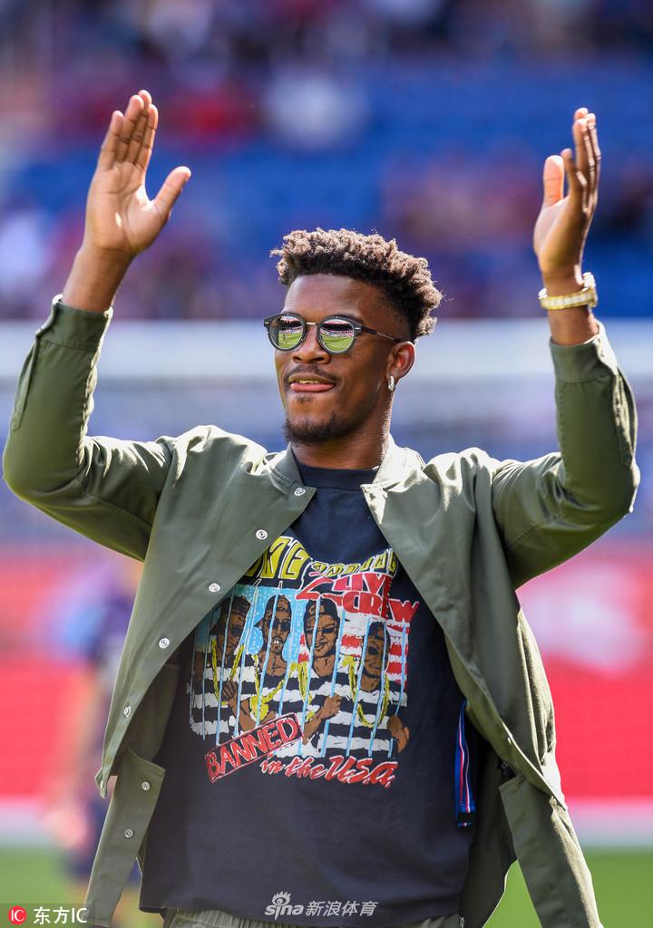 吉米巴特勒观战大巴黎法甲比赛