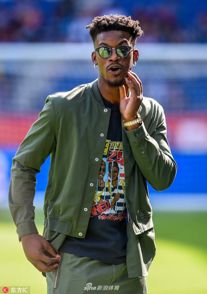 吉米巴特勒观战大巴黎法甲比赛