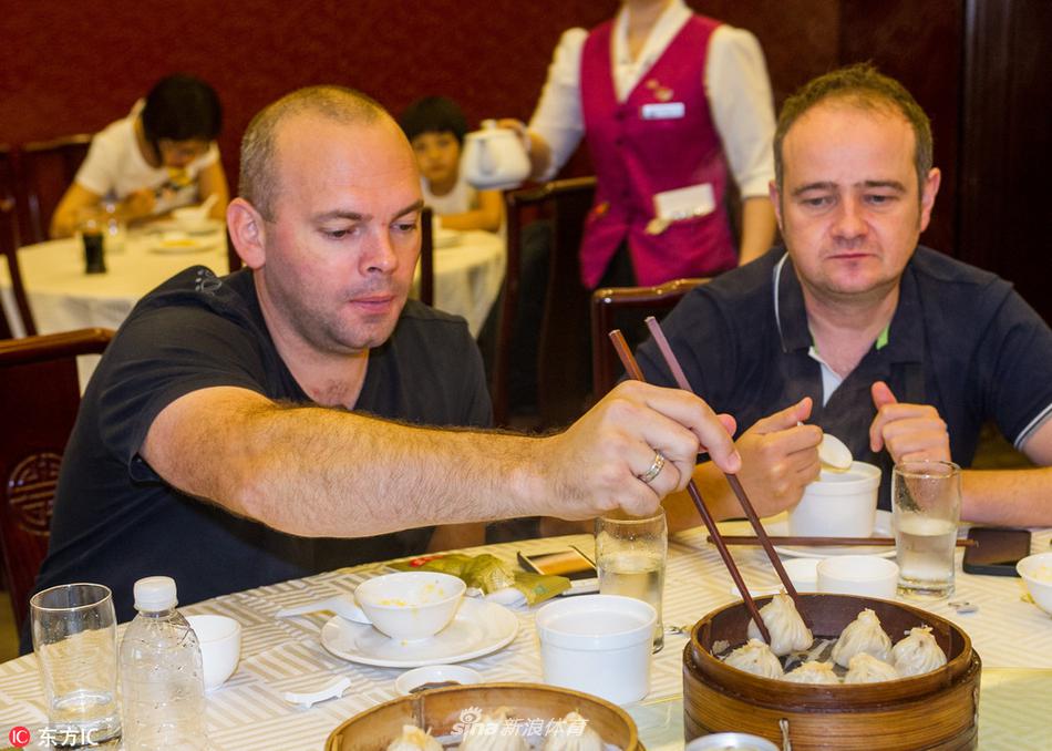 D&G跟着体坛明星学学用筷子吧