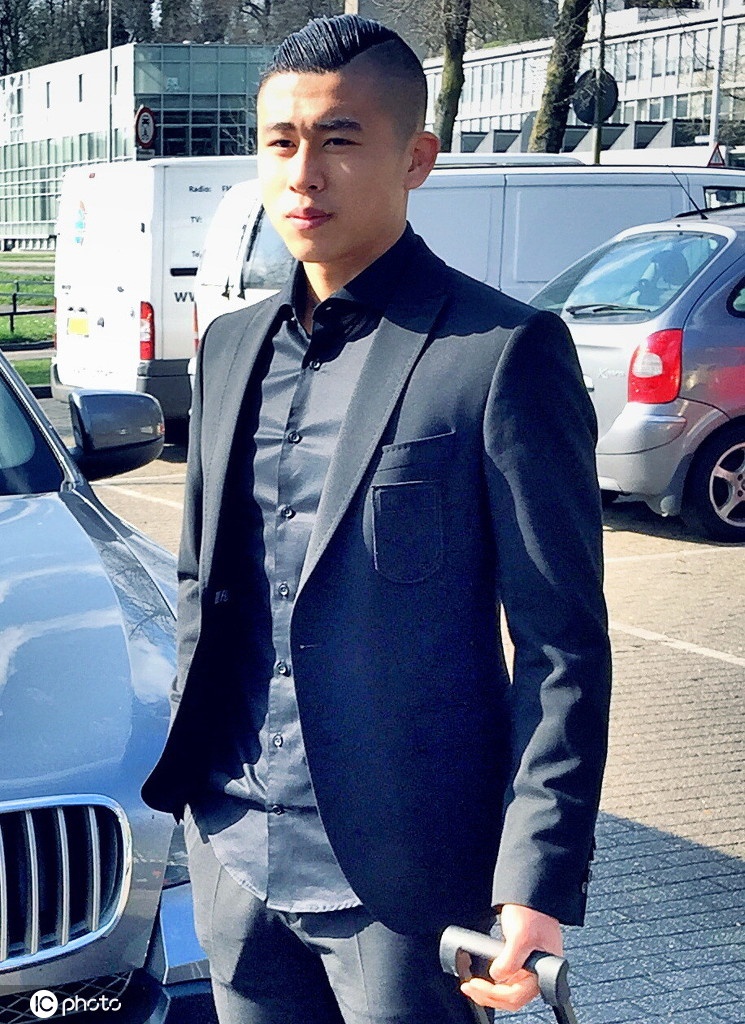 [盘点]中国球员西装秀 谁是现役最靓的仔？