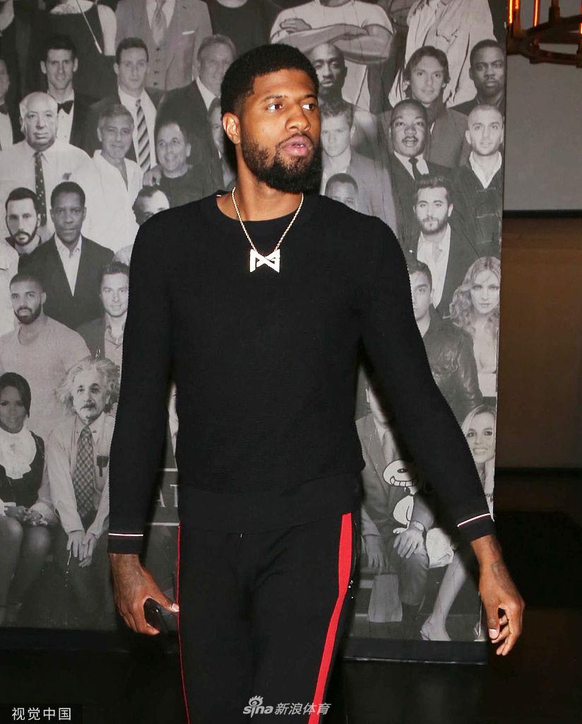 球星保罗·乔治现身