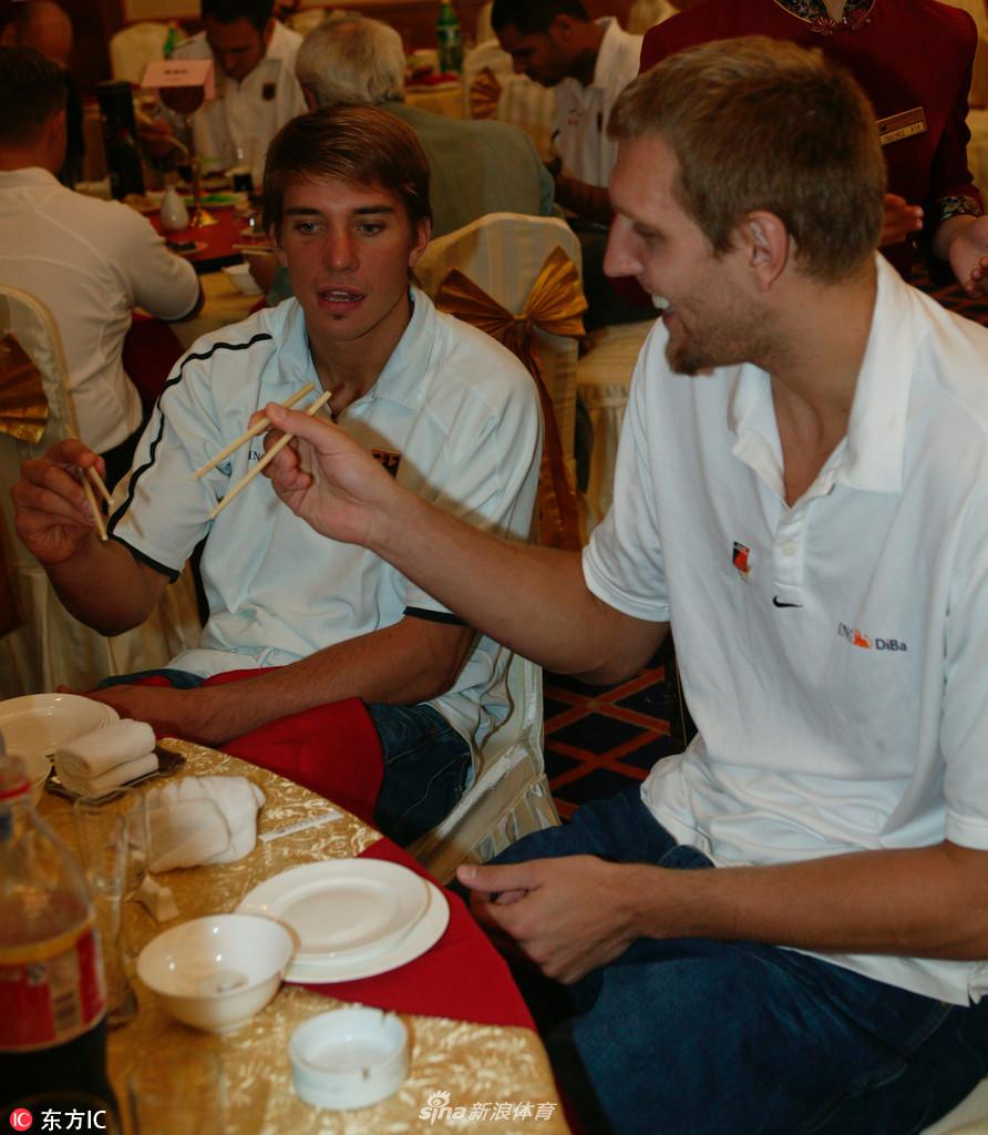 D&G跟着体坛明星学学用筷子吧