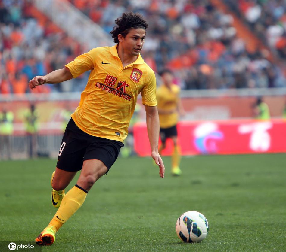 [盘点]淡黄的球衣蓬松的头发 这些中超球星演绎最火歌词