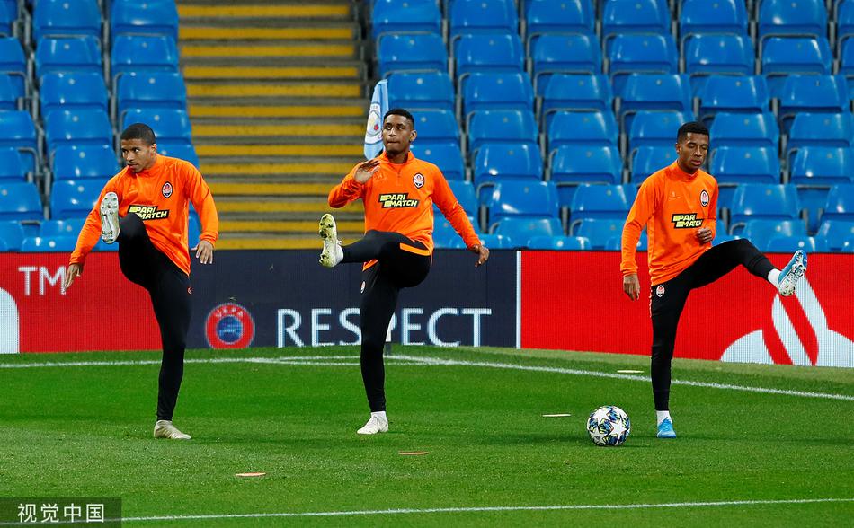 顿涅茨克矿工训练备战并召开发布会