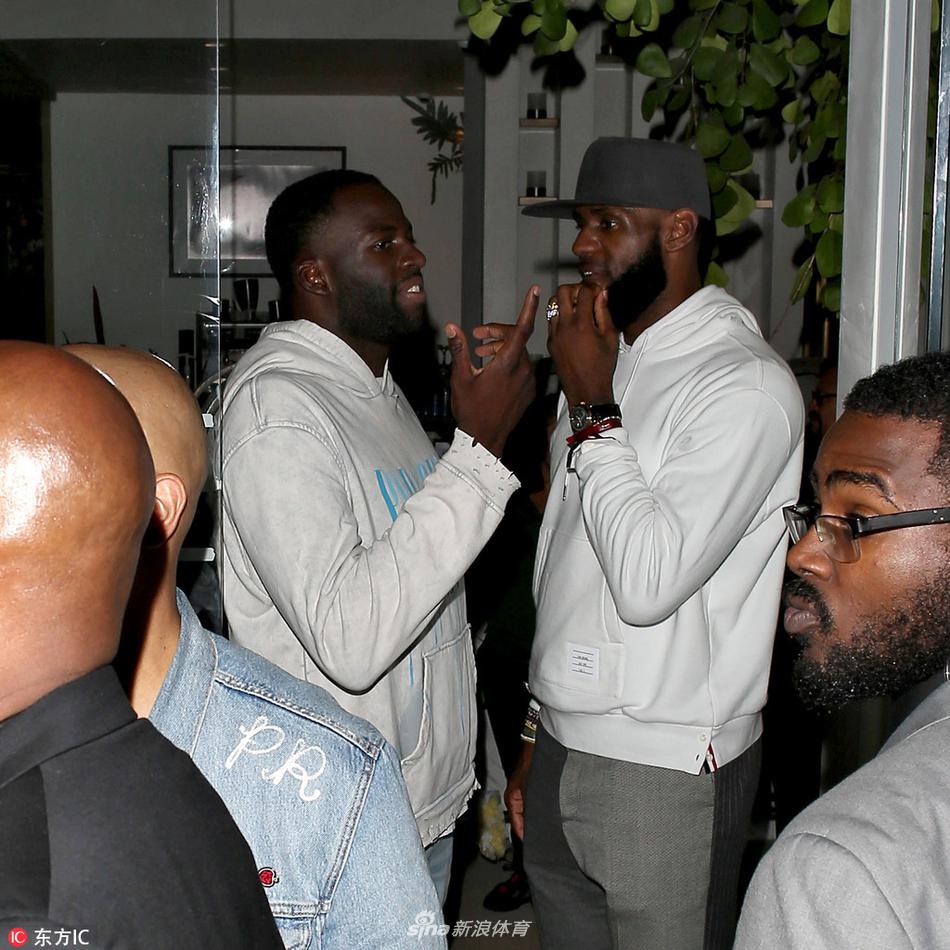 詹姆斯见证洛杉矶的凌晨4点！还是跟刚在总决赛虐过他的人