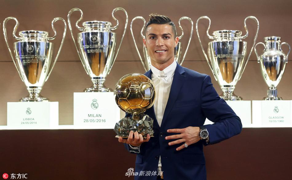 回顾绝代双骄领取金球奖瞬间