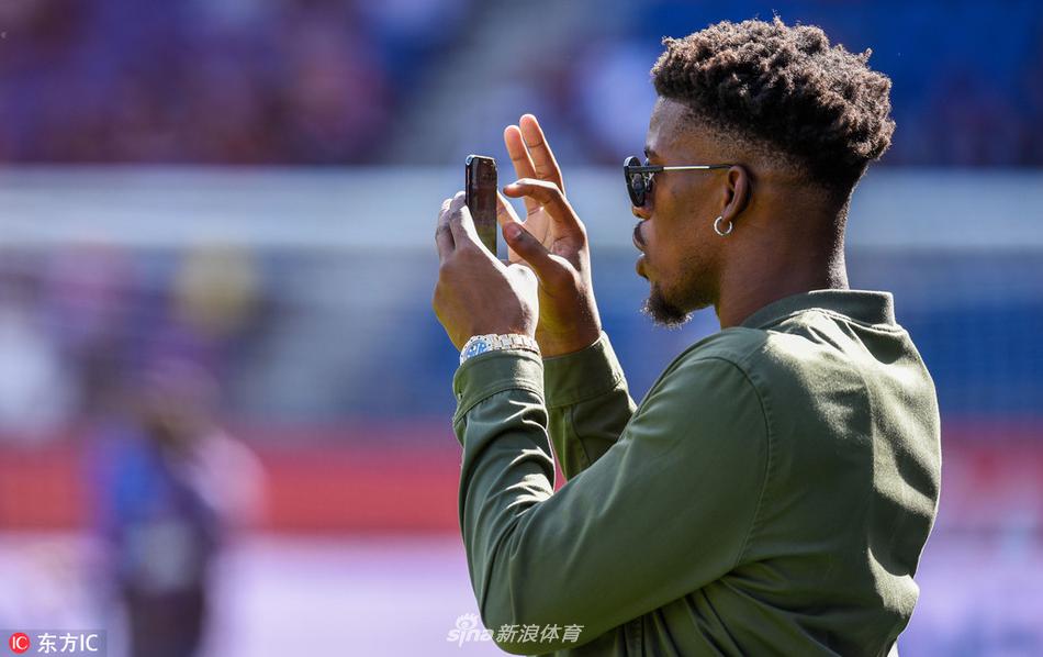 吉米巴特勒观战大巴黎法甲比赛