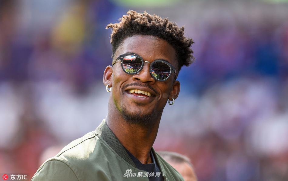 吉米巴特勒观战大巴黎法甲比赛