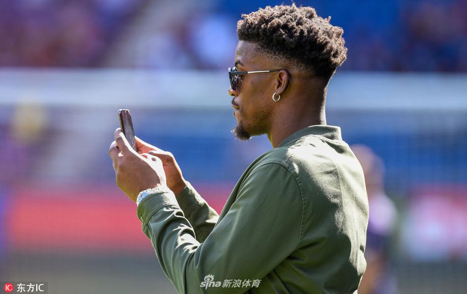 吉米巴特勒观战大巴黎法甲比赛