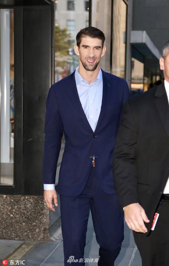 菲尔普斯西装革履帅气录制节目