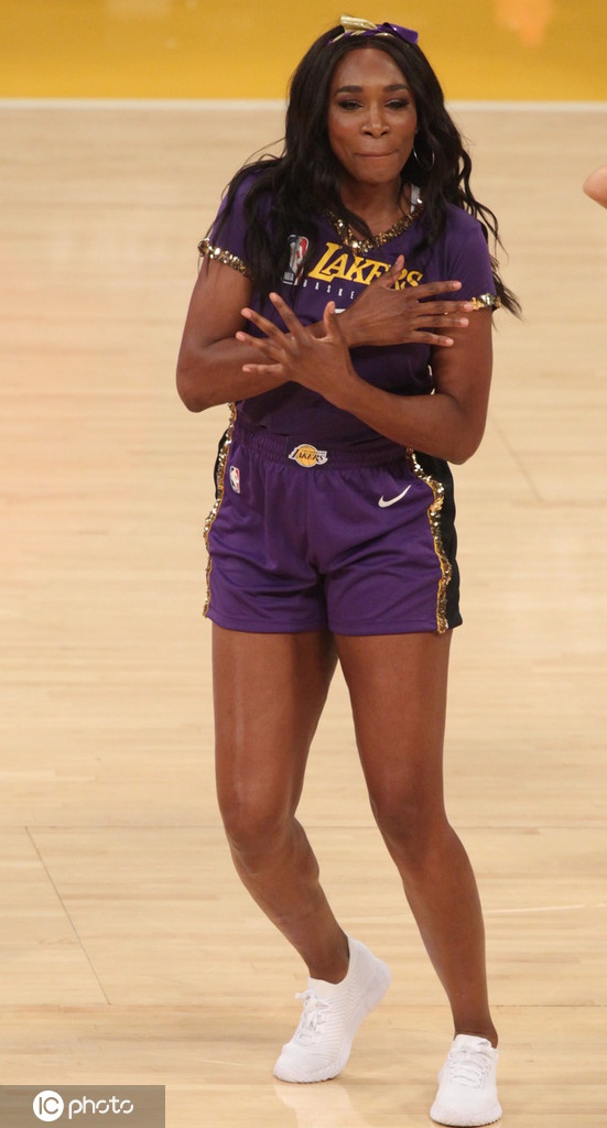 大威化身啦啦宝贝助阵湖人