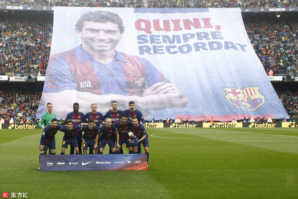 诺坎普打出巨型纪念Tifo