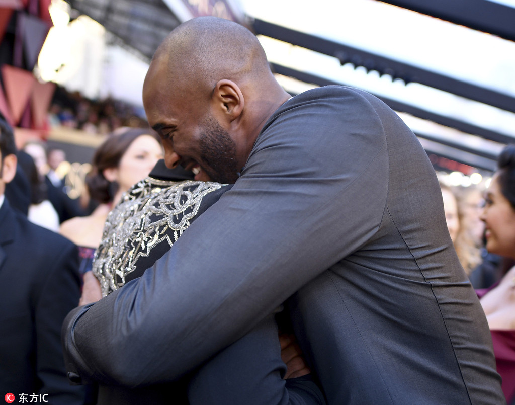 科比携妻亮相奥斯卡颁奖礼