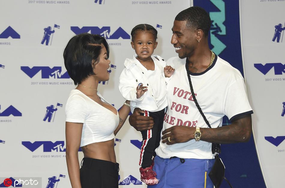 这份宠爱凌驾于妻子之上！看看NBA球星与他们的小情人