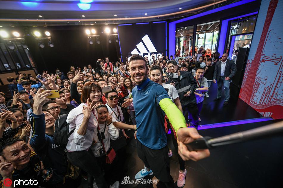 贝克汉姆现身广州力推联名新品