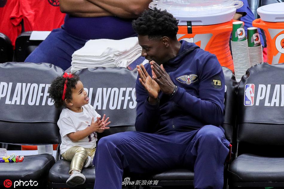 这份宠爱凌驾于妻子之上！看看NBA球星与他们的小情人