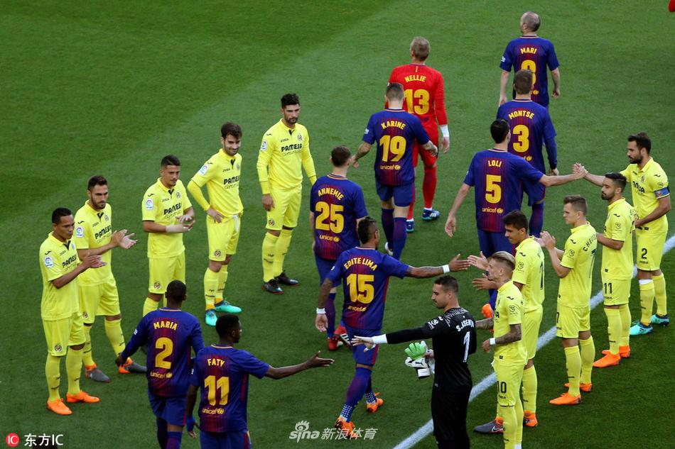 比利亚雷亚尔致敬双冠巴萨