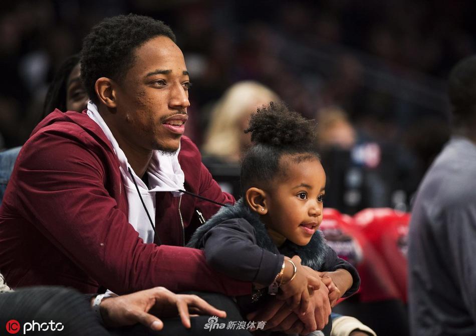 这份宠爱凌驾于妻子之上！看看NBA球星与他们的小情人