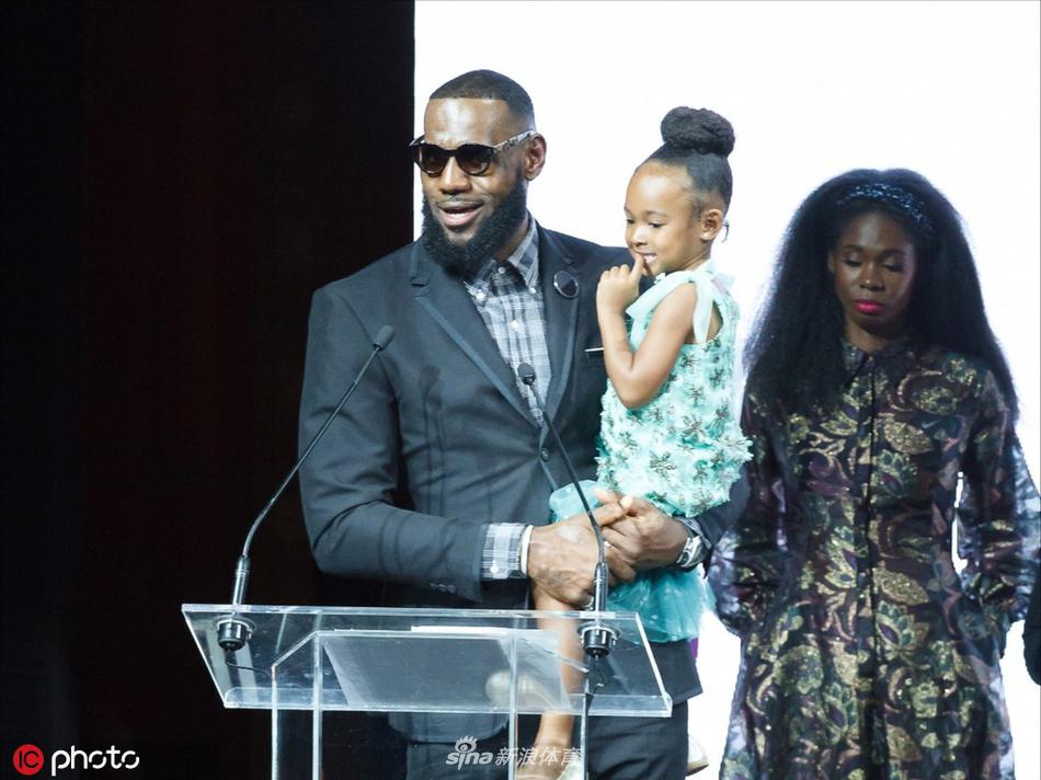 这份宠爱凌驾于妻子之上！看看NBA球星与他们的小情人