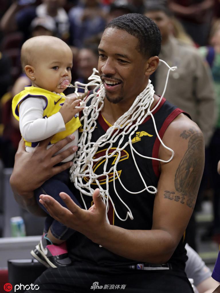 这份宠爱凌驾于妻子之上！看看NBA球星与他们的小情人